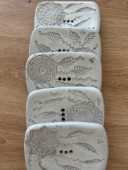 Keramická mýdlenka s ornamenty - (15)